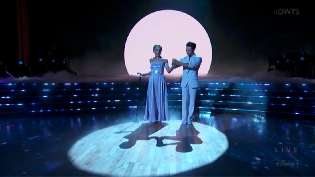 Selma Blair stuns in ‘Dancing with the Stars’ debut  – CNN Video
