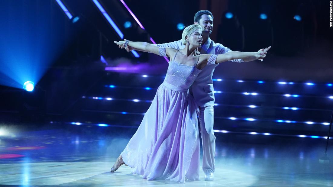 Selma Blair makes a strong debut on ‘Dancing with the Stars’