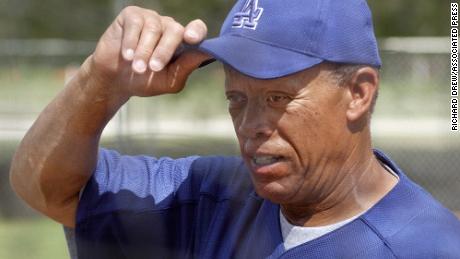 Dodgers great and stolen-base champ Maury Wills dead at age 89
