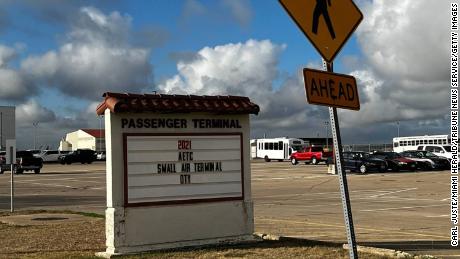 Delaware szelki na ewentualny przyjazd migrantów po zgłoszeniu planowanego lotu z Teksasu