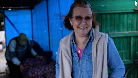 "don't be afraid"  says Natalia, the potato seller.