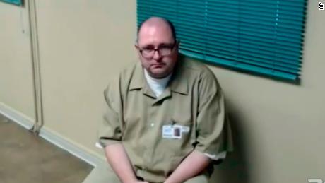 Dieser Screenshot einer Zoom-Videoanhörung zeigt Michael Carneal am Dienstag im Kentucky State Reformatory in La Grange.