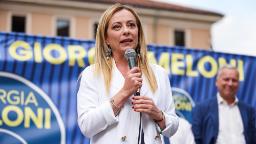 Görüş: İtalya'nın aşırı sağını yeniden paketleyen siyasi büyücü Giorgia Meloni