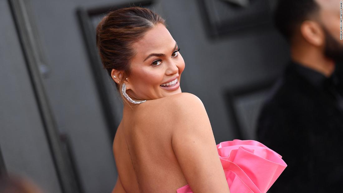 chrissy-teigen-says-she-can-finally-feel-her-baby