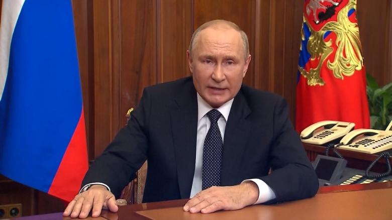 Video: Putin's threats and military escalation explained 