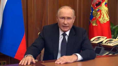 Video: Putin's threats and military escalation explained 