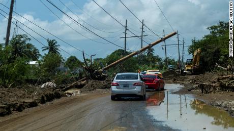 隨著颶風菲奧娜向百慕大肆虐，波多黎各和多米尼加共和國的許多人仍然沒有電力或自來水