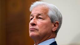 220922093932 jamie dimon senate hearing 0921 hp video Why Jamie Dimon apologized to Elizabeth Warren