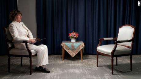 Der iranische Präsident bricht das CNN-Interview ab, nachdem Amanpour die Forderung nach einem Kopftuch abgelehnt hat