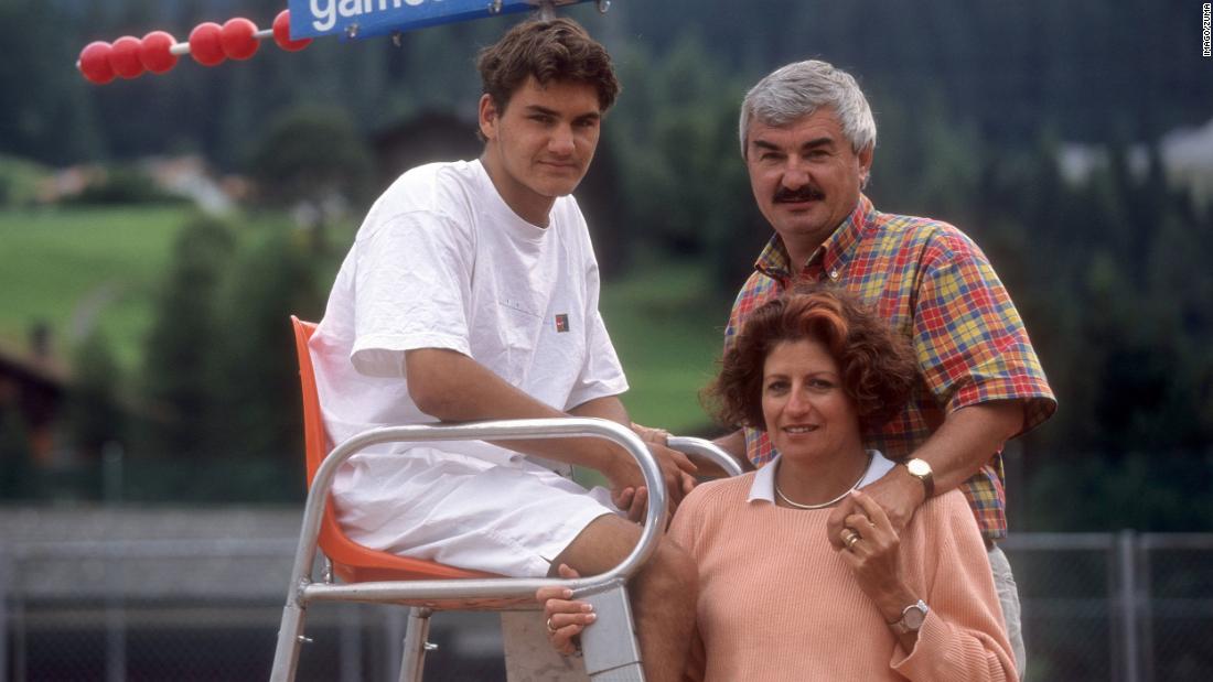 Federer with his parents, Robert and Lynette, in 1998.