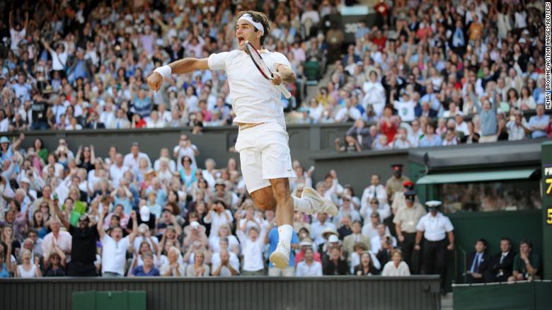 Federer celebrates after winning Wimbledon in 2009. It was his 15th major title, which at the time was the most ever for a men&#39;s tennis player.