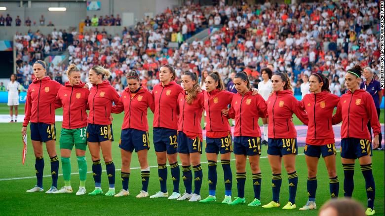Fifteen players have resigned from the Spanish women&#39;s football team. 