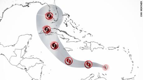 يظهر مسار مركز الأعاصير صباح الجمعة النظام يدخل خليج المكسيك ويؤثر على فلوريدا في أوائل الأسبوع المقبل.