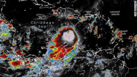 Dépression tropicale neuf vendredi matin sur le centre des Caraïbes.