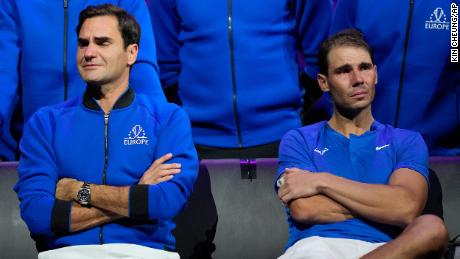 'Benim de hayatımın önemli bir parçası gidiyor'  Federer'den duygusal Nadal emekli diyor