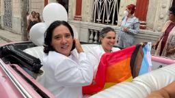Küba tarihi referandumda eşcinsel evliliği yasallaştırdı