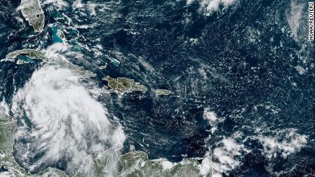 Tropik Fırtına Ian, 25 Eylül 2022'de çekilen bu uydu görüntüsünde Küba kıyıları yakınında görülüyor. 