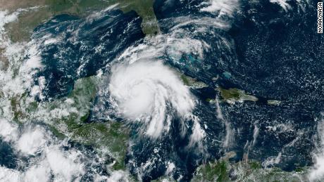 Here&#39;s why meteorologists say Ian&#39;s exact path is still uncertain