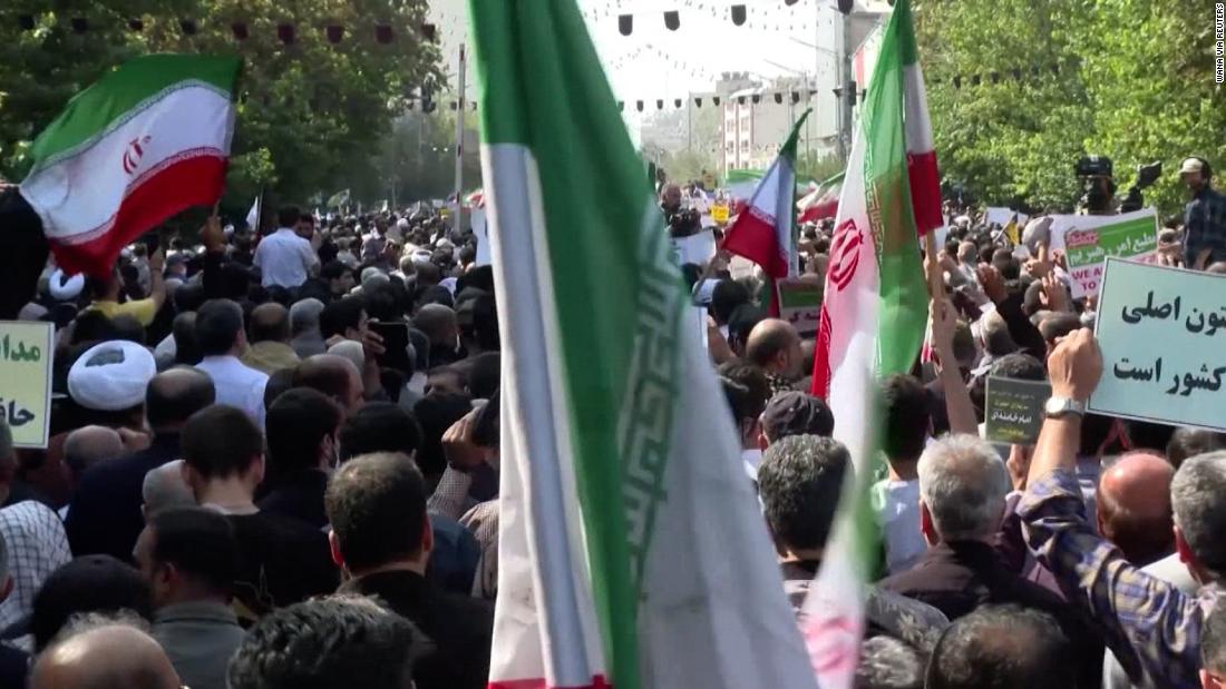 VIDEO: Iran pro-government demonstrations arise amid crackdown on protestors  – CNN Video