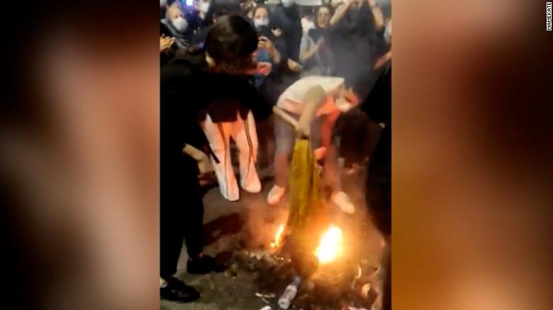 Protesters set fire to statue of symbolic Islamic figure