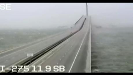 Mira las impresionantes imágenes del puente Sunshine Skyway en Tampa,  Florida, a la espera del huracán Ian - CNN Video