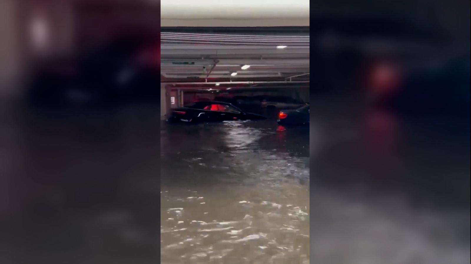 Impactantes imágenes de autos sumergidos tras inundación por el huracán ...