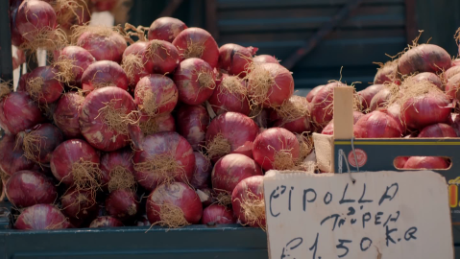 tropea red onions stanley tucci searching for italy origseriesfilms_00012328.png