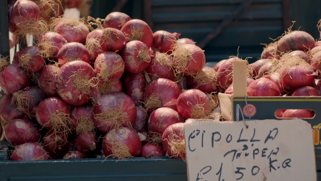 220929111307 tropea red onions stanley tucci searching for italy origseriesfilms 00012328 super tease These Red Onions Are So Sweet That Italians Have Made It Ice Cream - CNN Video