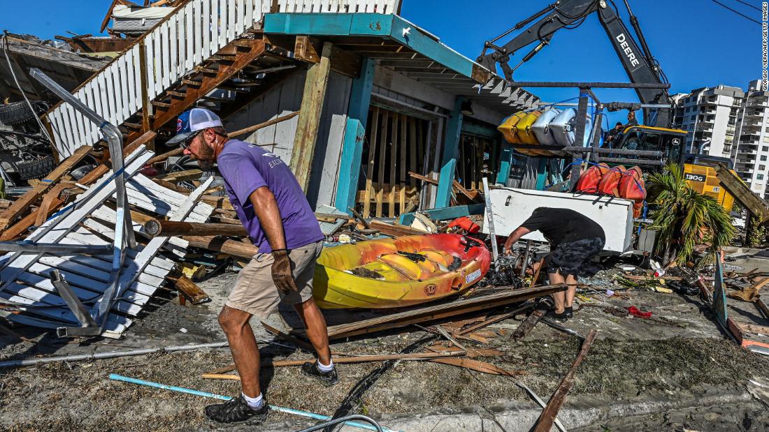 Los esfuerzos de recuperación de Ian continúan en Florida y Carolina