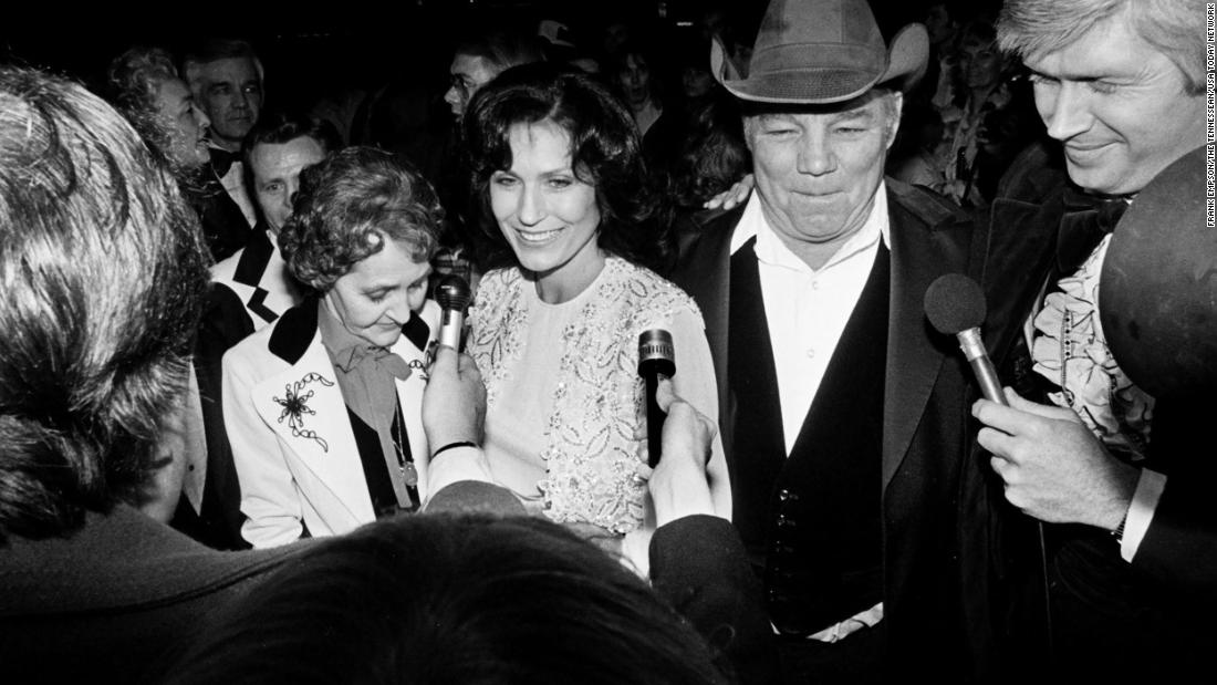 Lynn, center, arrives at the Belle Meade Theater for the movie premiere of &quot;Coal Miner&#39;s Daughter&quot; with her mother, Clara Butcher, left, and her husband, Mooney Lynn, in 1980.