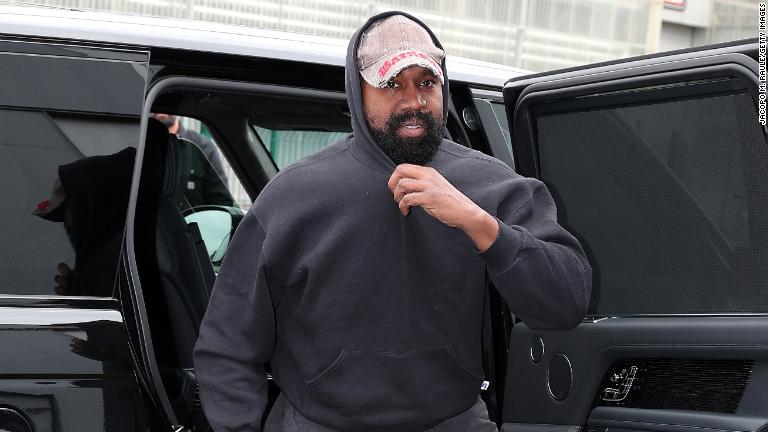 Adidas termina su asociación con Kanye West por comentarios