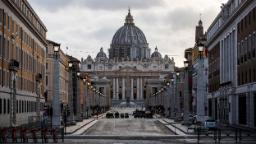 221005125102 st peter basillica file restricted hp video American tourist smashes two sculptures in Vatican Museums