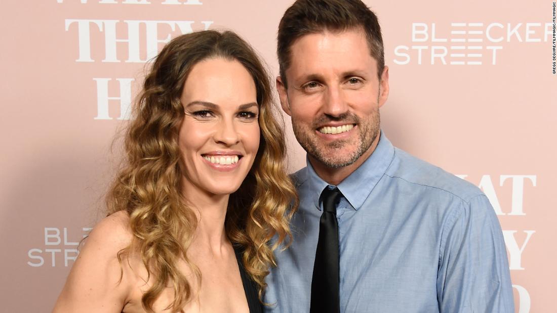 ¡Hilary Swank anuncia su primer embarazo... y serán gemelos! - CNN Video