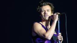 221007125250 harry styles 0529 restricted hp video Harry Styles postpones Chicago show due to illness