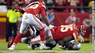 Photographer who Raiders WR Davante Adams pushed down following loss to  Chiefs files police report