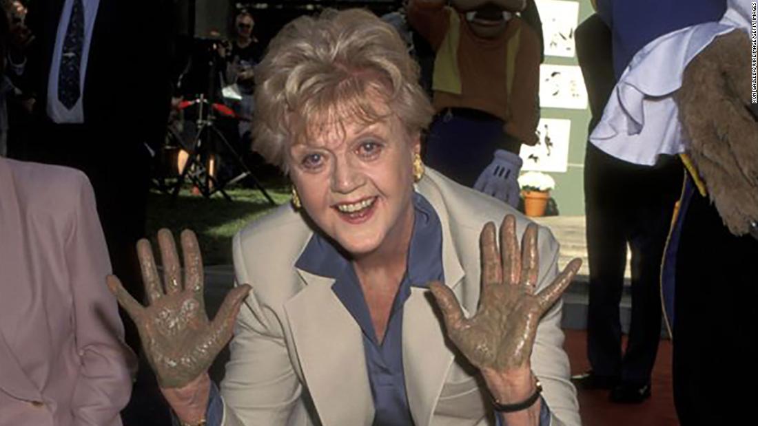 Lansbury leaves her handprints during a Disney Legends event in 1995.