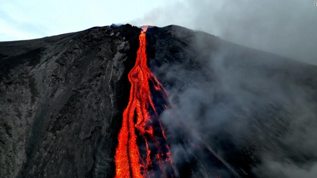 Video: Italy’s Stromboli volcano erupts, pouring lava into sea – CNN Video