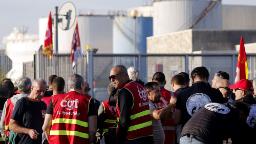 221012111454 france refineries strike hp video France tries to break oil refinery strike as drivers line up for gas