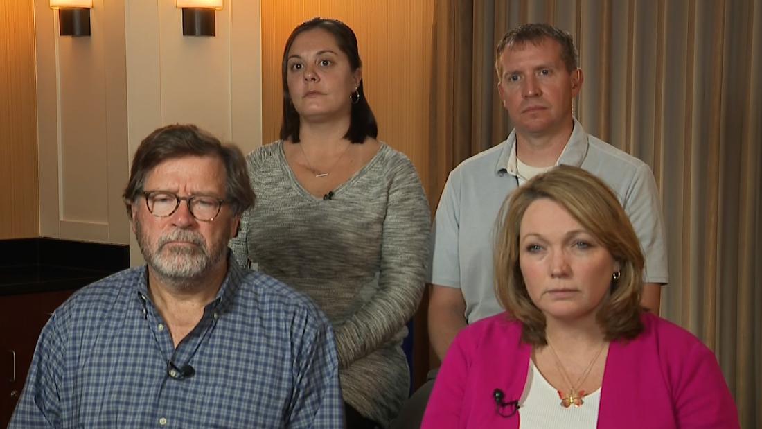 Video: Families of Sandy Hook victims react to $1B Alex Jones verdict – CNN Video