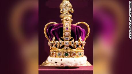 St Edward&#39;s Crown is topped with an orb and a cross to symbolize the Christian world, and is made of a gold frame set with rubies, amethysts, sapphires, garnet, topazes and tourmalines.