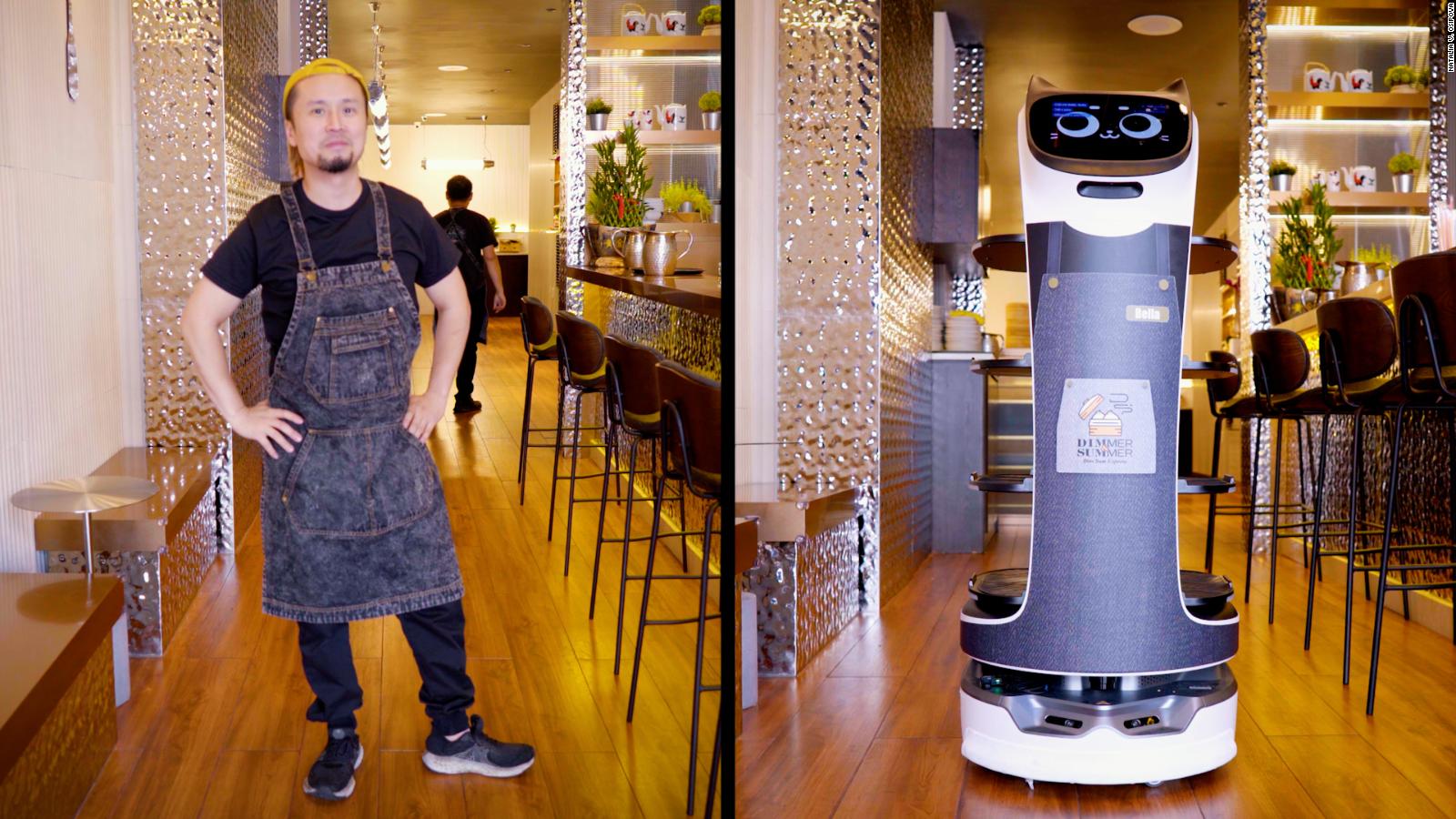 In New York City A Robot Cat Waiter Delivers Your Food Cnn Video