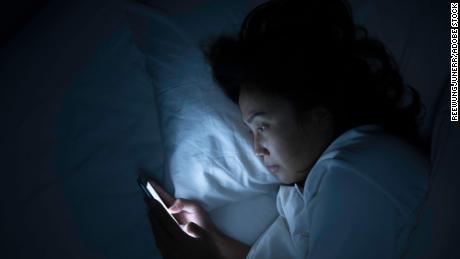 Can you change from a night owl to an early bird? Here&#39;s what sleep experts think