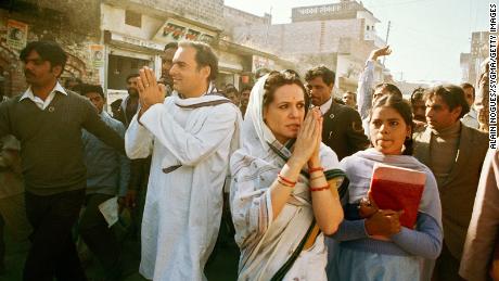 Rajiv Gandhi and his Italian-born wife, Sonia, during a campaign trip. 