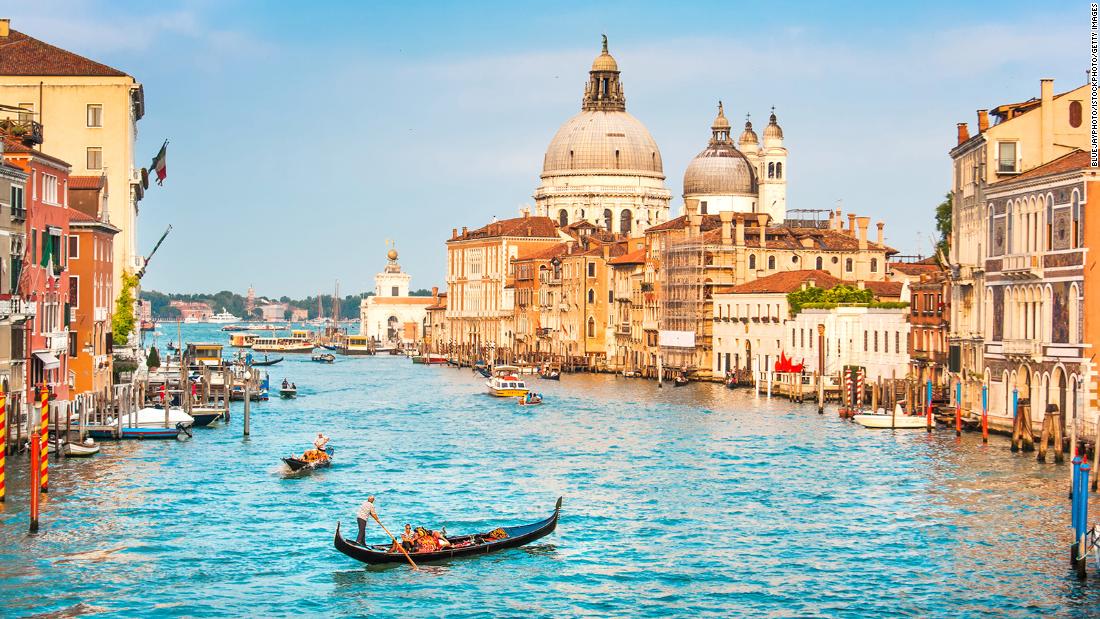 Tourists apprehended after taking gondola for Venice joyride