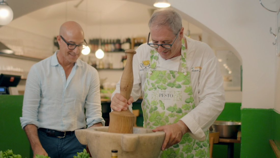 The ‘King of Pesto’ shows Tucci how to make the perfect pesto – CNN Video