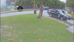 221025145542 attempt hp video Terrifying video shows 10-year-old girl run away from alleged kidnapper in Florida