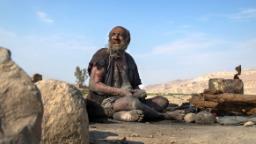 221026053814 amou haji 2018 file hp video 'World's dirtiest man' dies at 94, months after his first wash