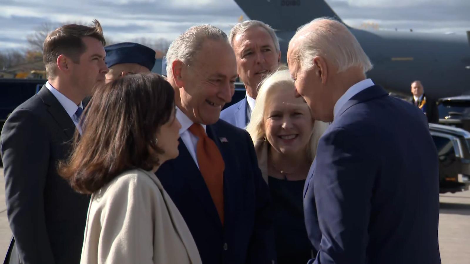 Micrófono abierto capta a Chuck Schumer reconociendo panorama de ...