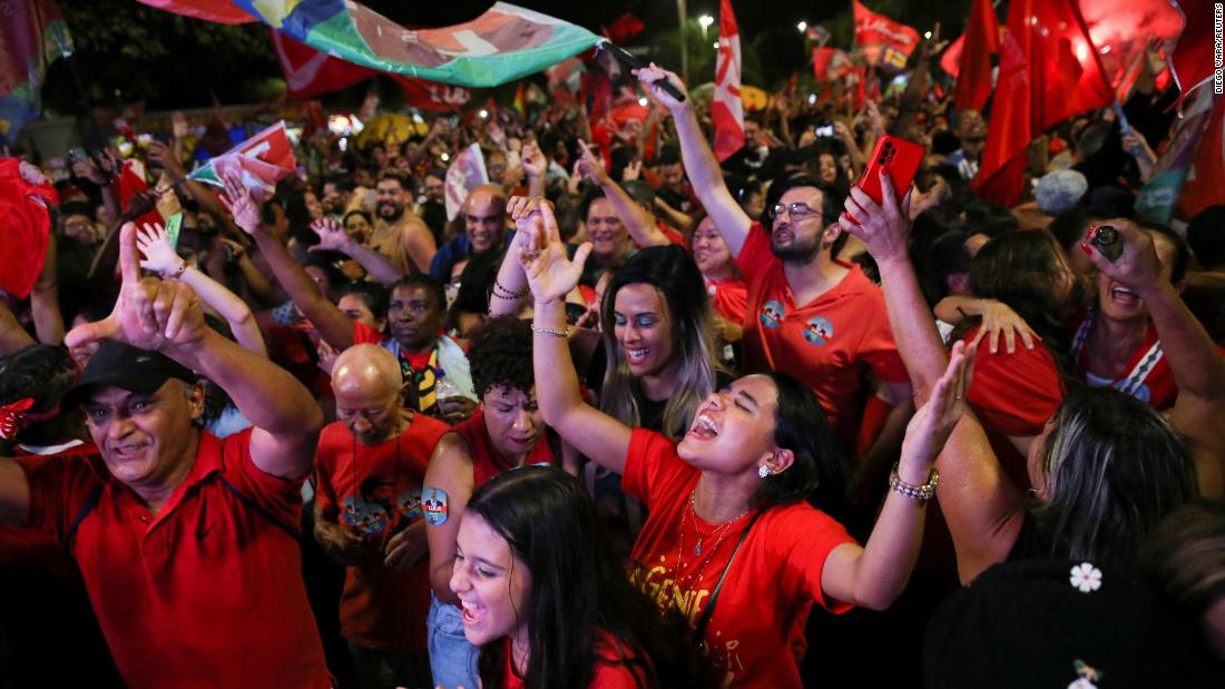 Lula supporters gather in Brasília on October 30.