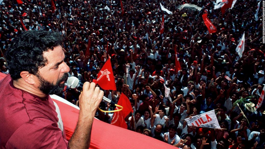 Lula speaks at a Worker&#39;s Party rally in São Bernarrdo do Campo in 1989.
